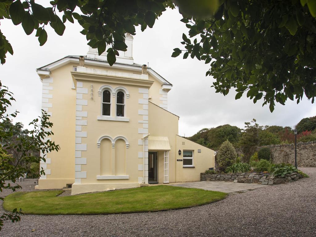 Brynhyfryd room 1